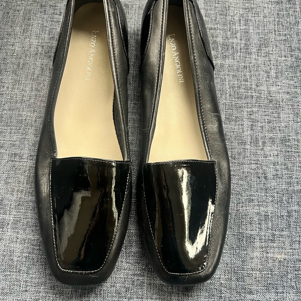 Enzo Angiolini Black Patent and Leather Loafers. Size 9 narrow.  Leather soles.